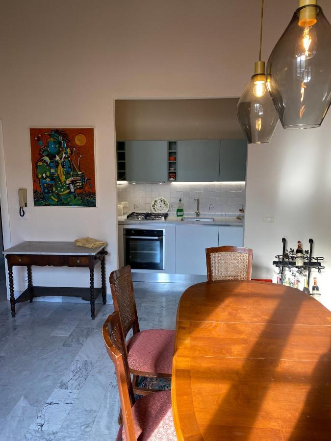 Renovated Apartment With 3 Bedrooms In An Historic Palazzo Between Port And Old Town Livorno Exterior photo