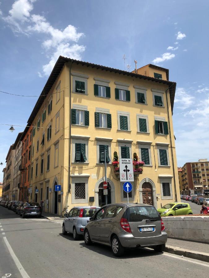 Renovated Apartment With 3 Bedrooms In An Historic Palazzo Between Port And Old Town Livorno Exterior photo