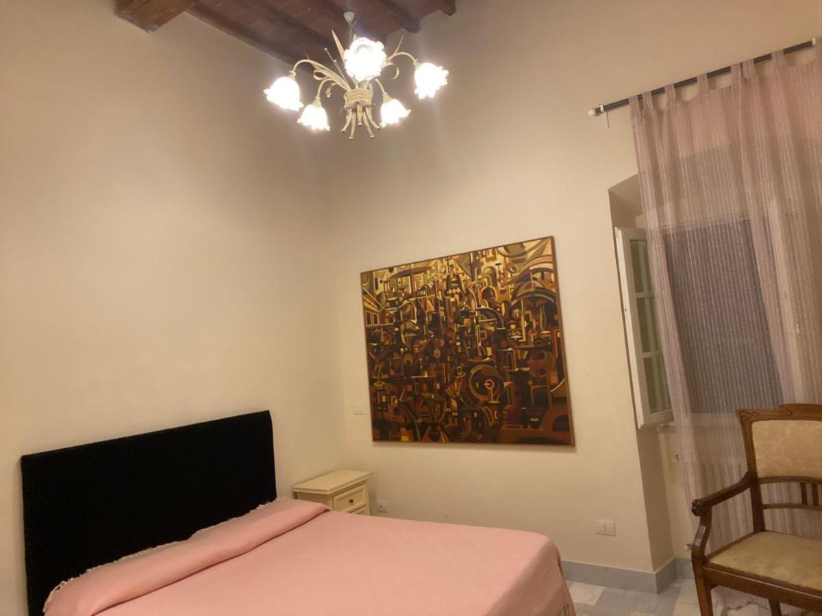 Renovated Apartment With 3 Bedrooms In An Historic Palazzo Between Port And Old Town Livorno Exterior photo